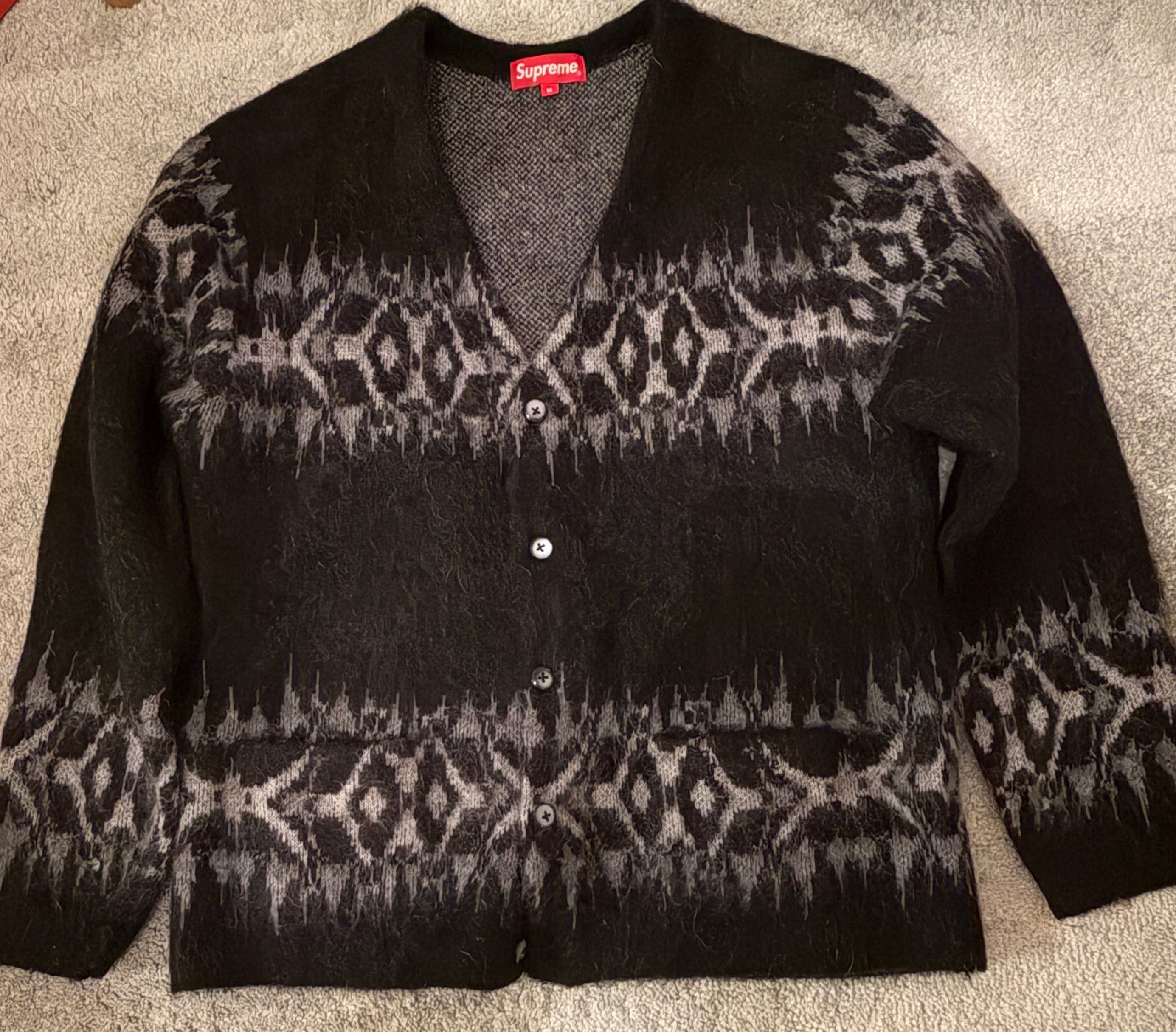 シュプリーム アブストラクト ストラップ カーディガン "ブラック"