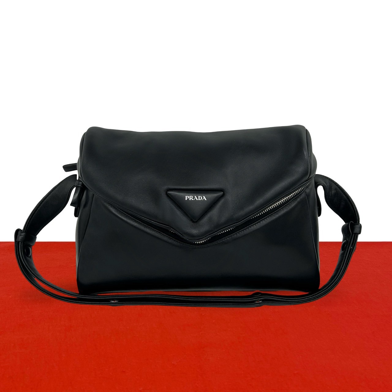 PRADA プラダ シニョー 三角ロゴ レザー ショルダーバッグ ブラック
974-1