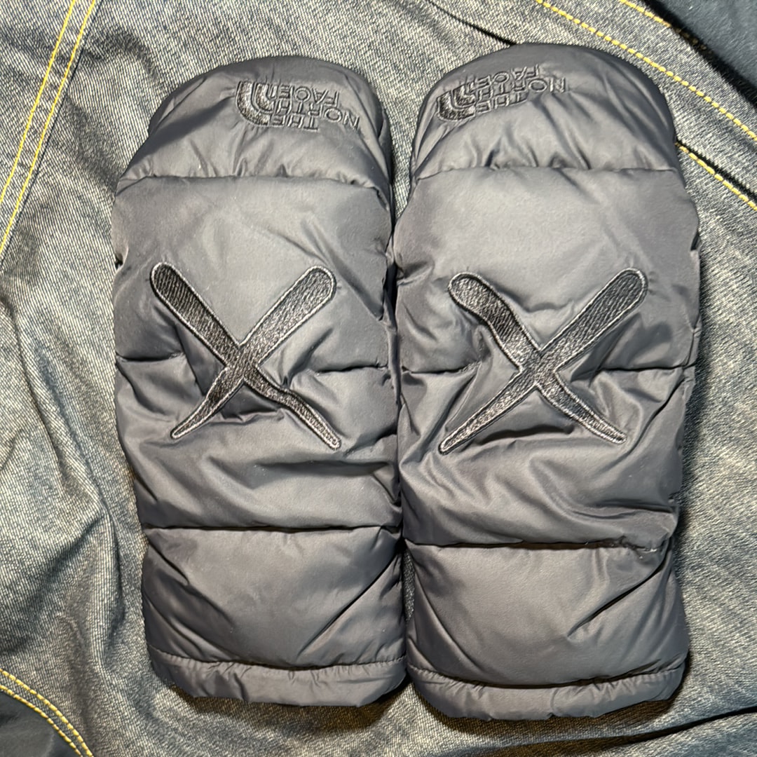 The North Face Kaws Gloves "Black"