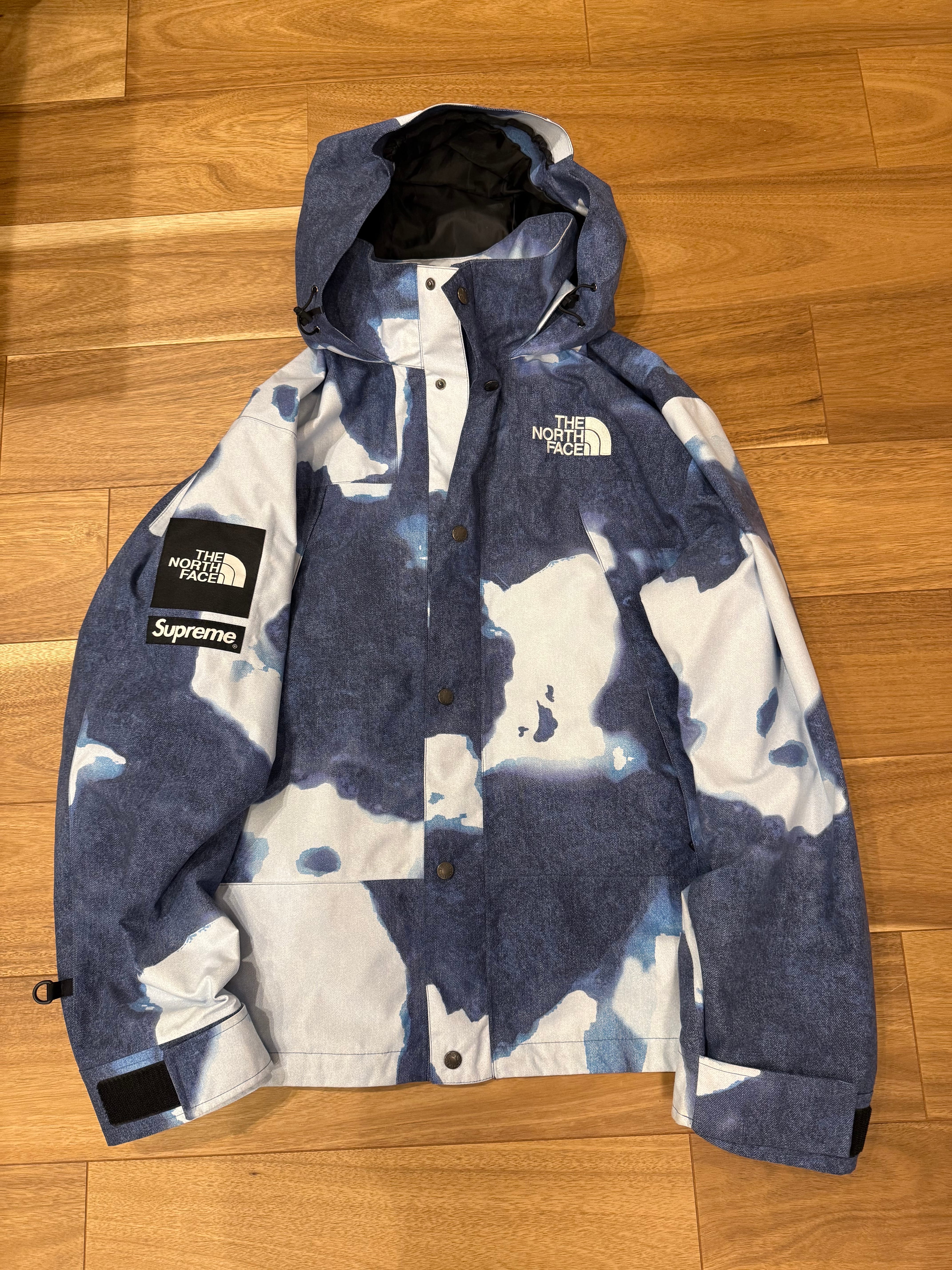 Supreme x The North Face Bleached Denim Print Mountain Jacket "Indigo"