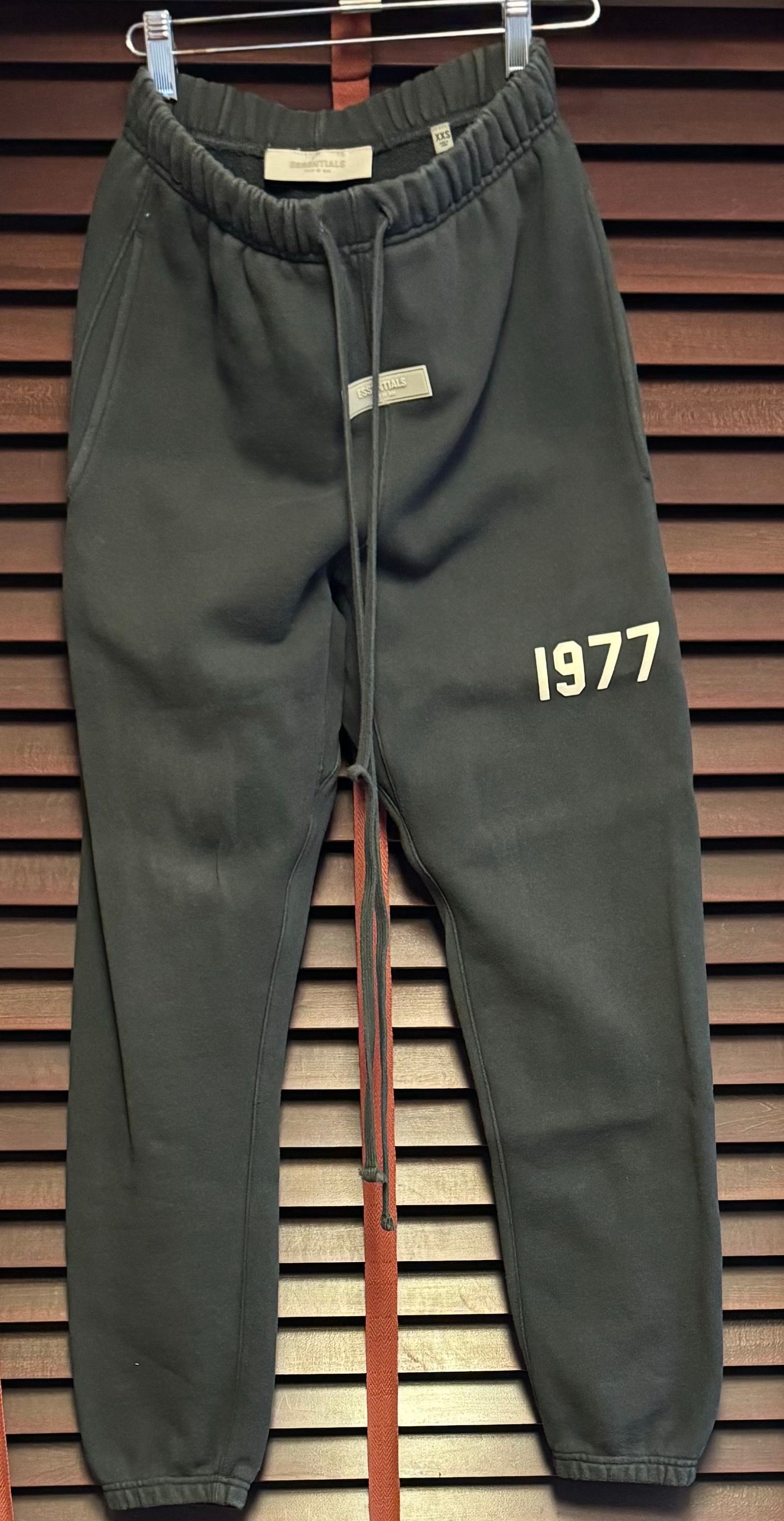FEAR OF GOD ESSENTIALS 1977 SWEATPANTS "Iron"