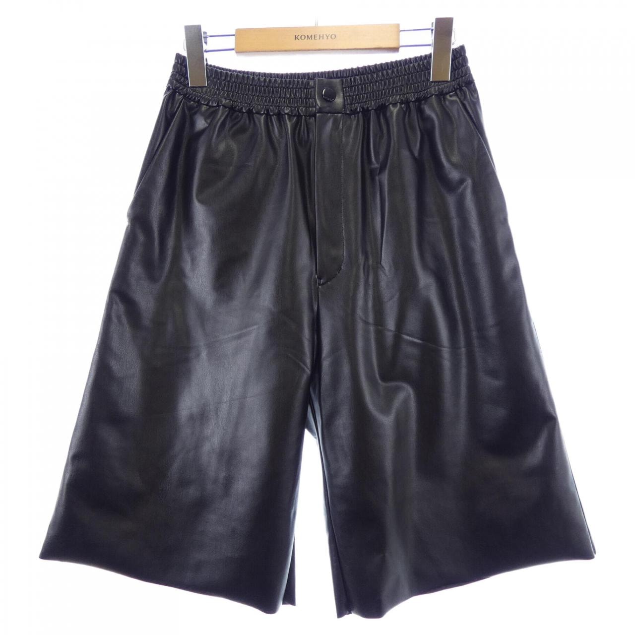C (やや傷や汚れあり)】ハイク HYKE FAUX LEATHER SHORTS ショート