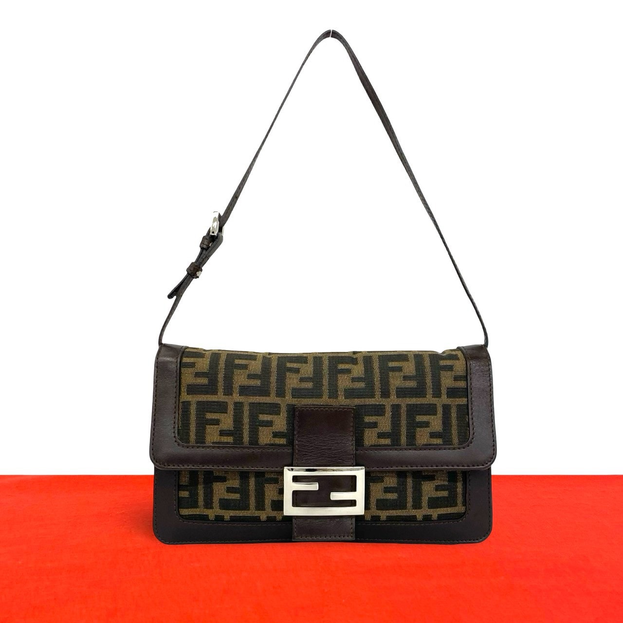 FENDI フェンディ ズッカ 柄 FF ロゴ 金具 レザー キャンバス ショルダーバッグ ブラウン
 25341