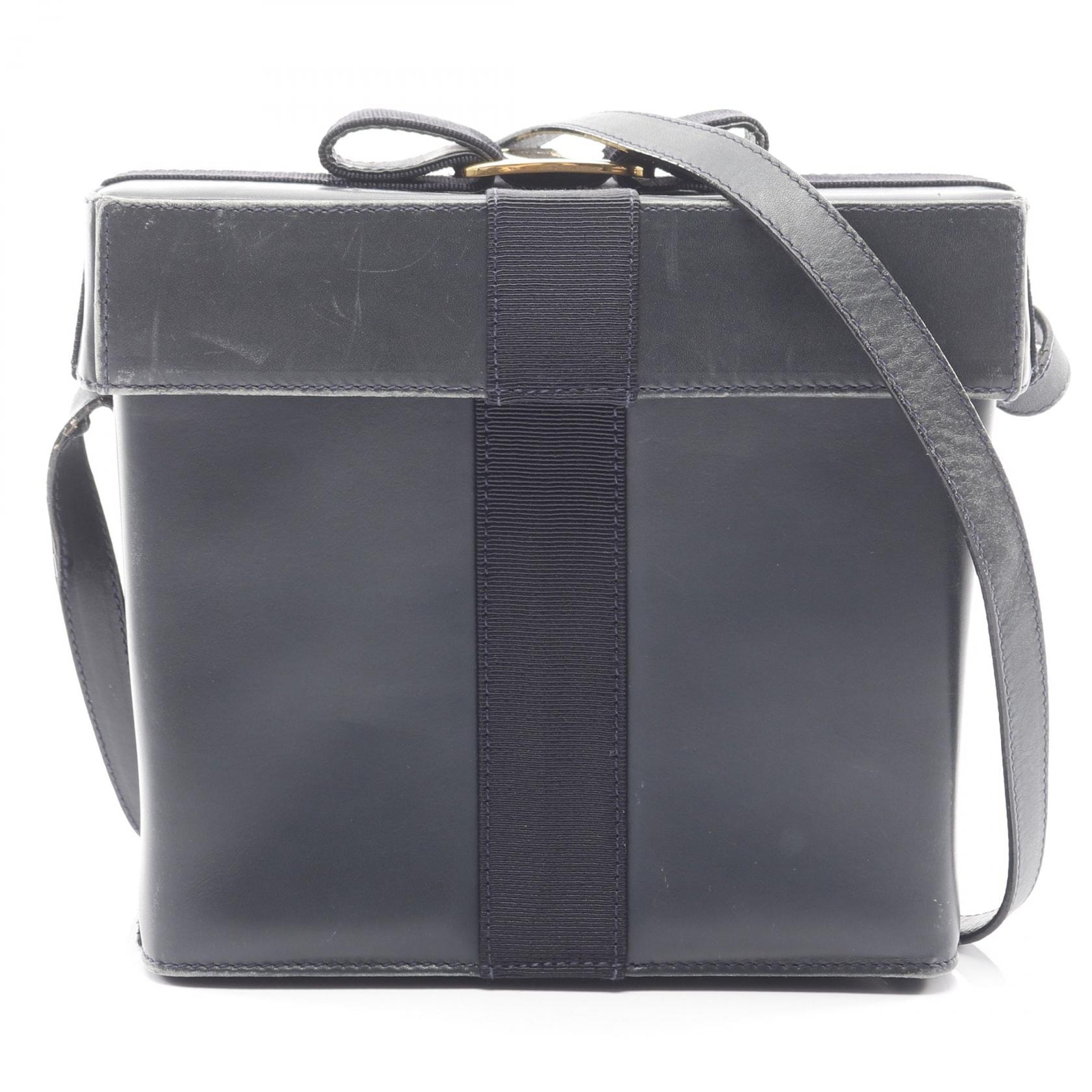 サルヴァトーレフェラガモ Salvatore Ferragamo ヴァラリボン ショルダーバッグ バッグ レザー レディース ネイビー系 【中古】