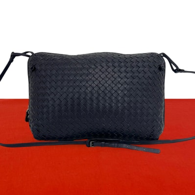 BOTTEGA VENETA ボッテガヴェネタ イントレチャート レザー ショルダーバッグ ネイビー
10142