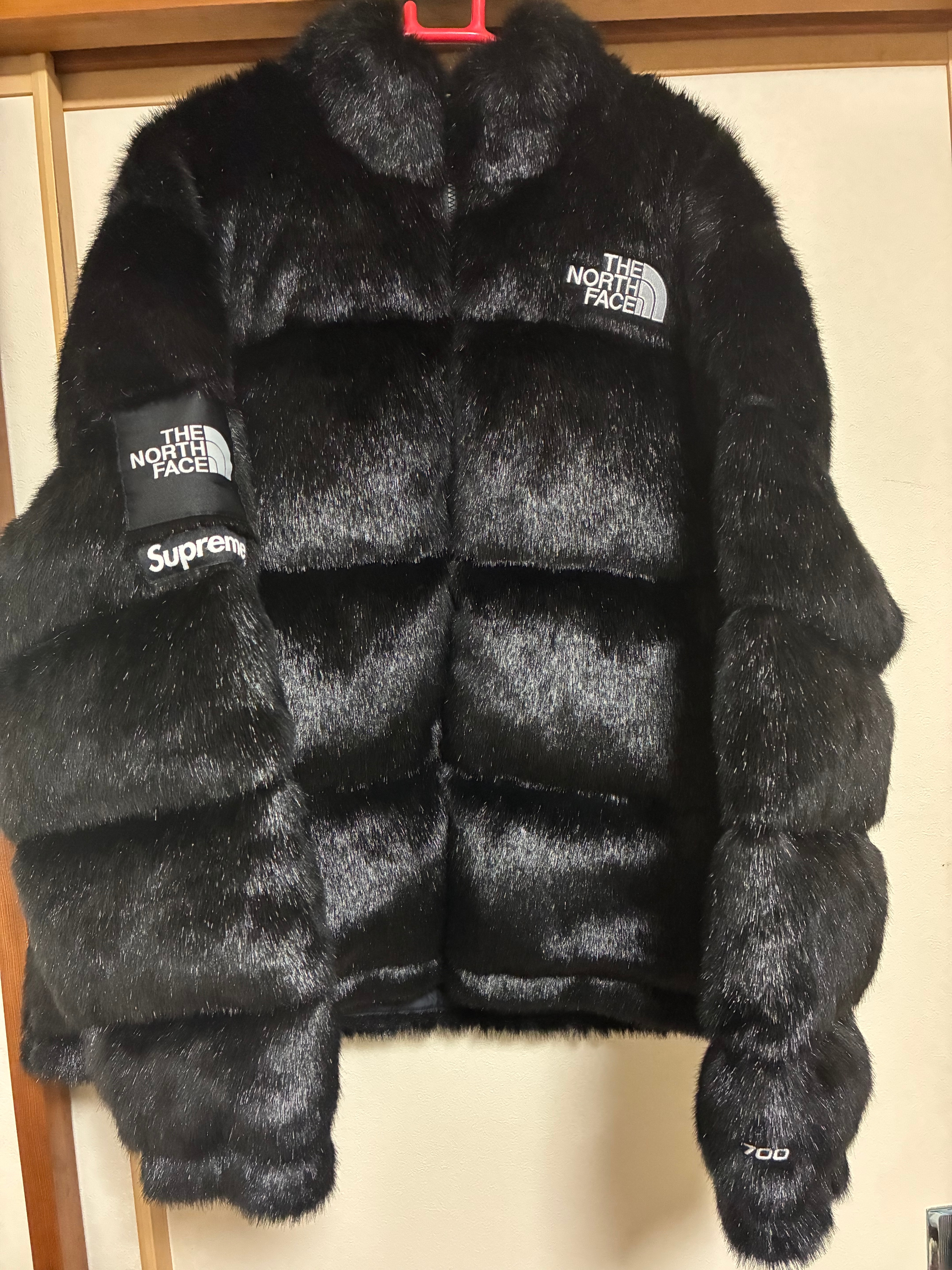 シュプリーム x ザノースフェイス フォークス ファー ヌプシ ジャケット "ブラック" ND92001I/NF0A55VT