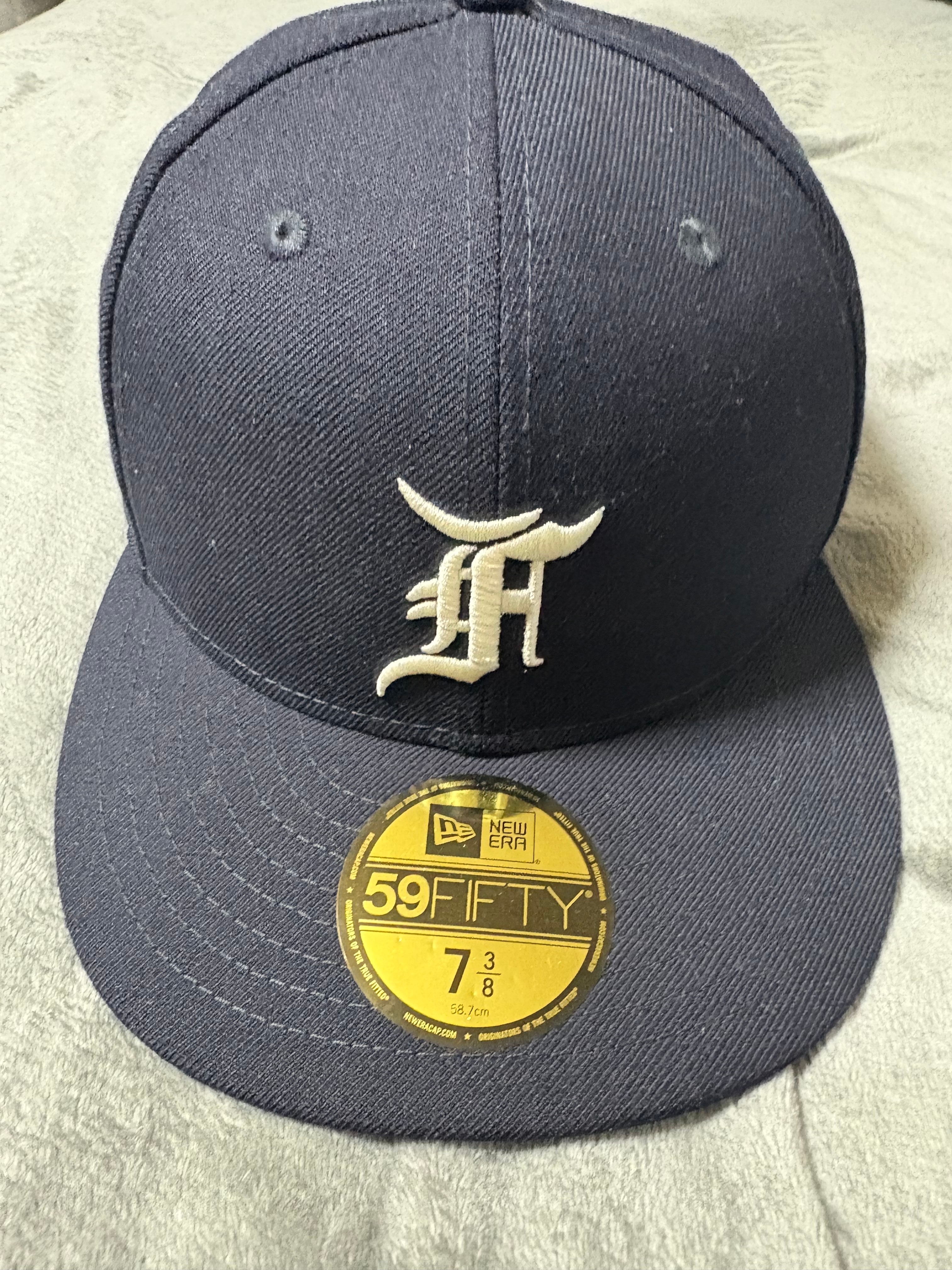 FEAR OF GOD ESSENTIALS New Era Fitted Cap (FW20) "Navy"