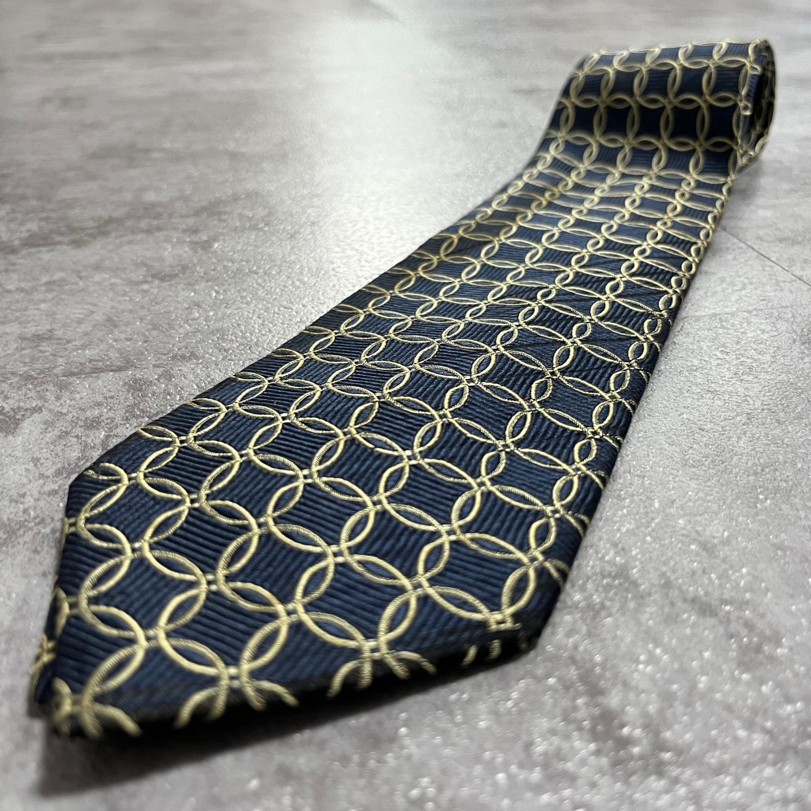 【YVES SAINT LAURENT】イヴサンローラン 七宝柄 リング模様 ネクタイ サークル 幾何学模様 輪つなぎ 連続柄 織り柄 ネイビー イエロー