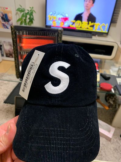 Supreme Fine Wale Corduroy S Logo 6-Panel "Black"