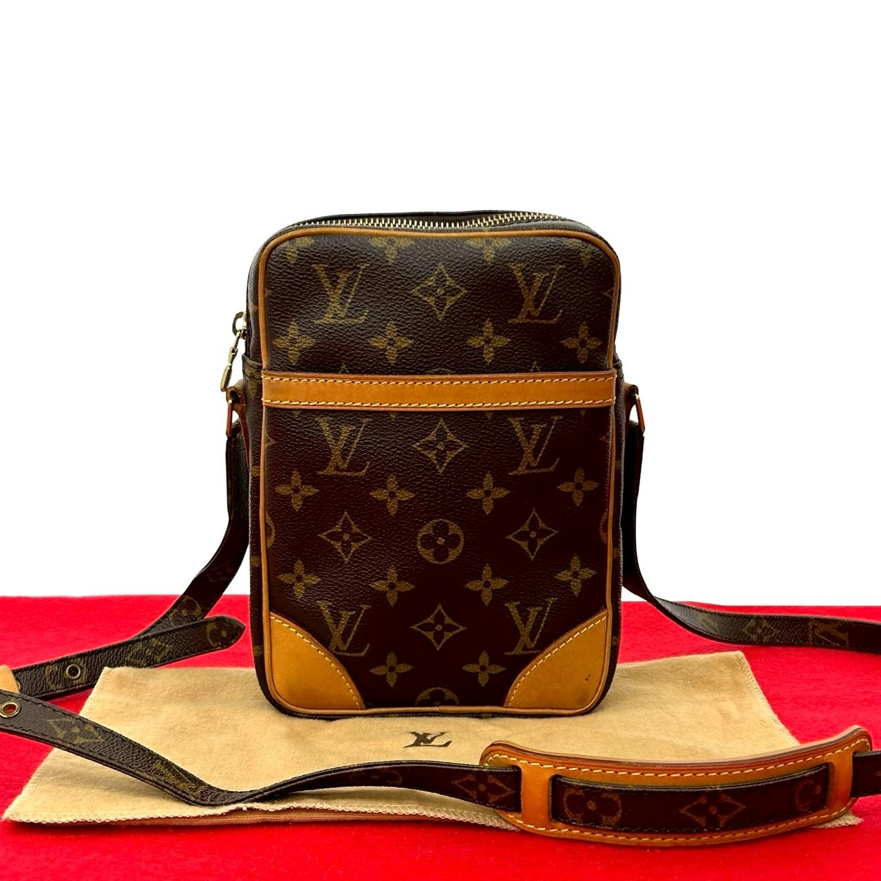 LOUIS VUITTON ルイヴィトン ダヌーヴ モノグラム レザー PVC ショルダーバッグ ブラウン
 22685