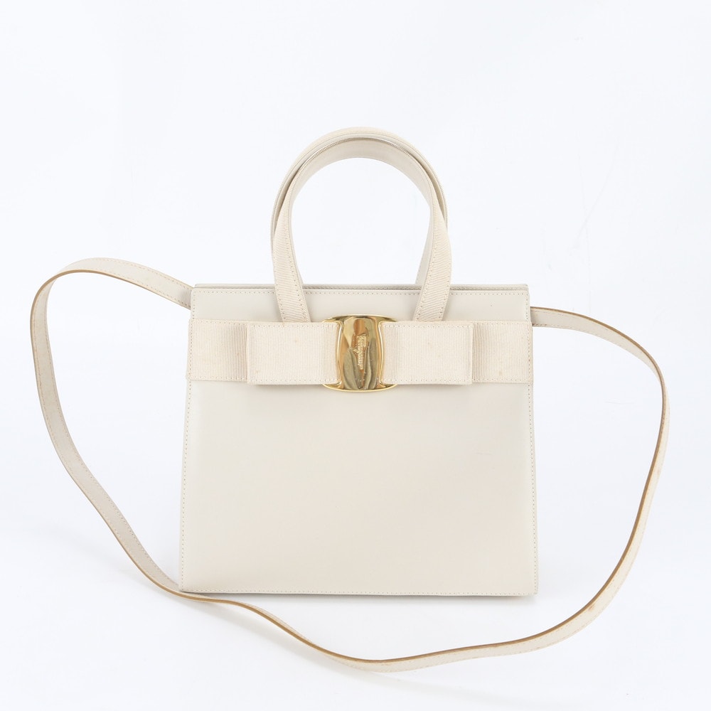 ■美品 サルヴァトーレフェラガモ ヴァラリボンショルダーバッグ レザー