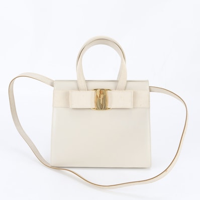 ■美品 サルヴァトーレフェラガモ ヴァラリボンショルダーバッグ レザー