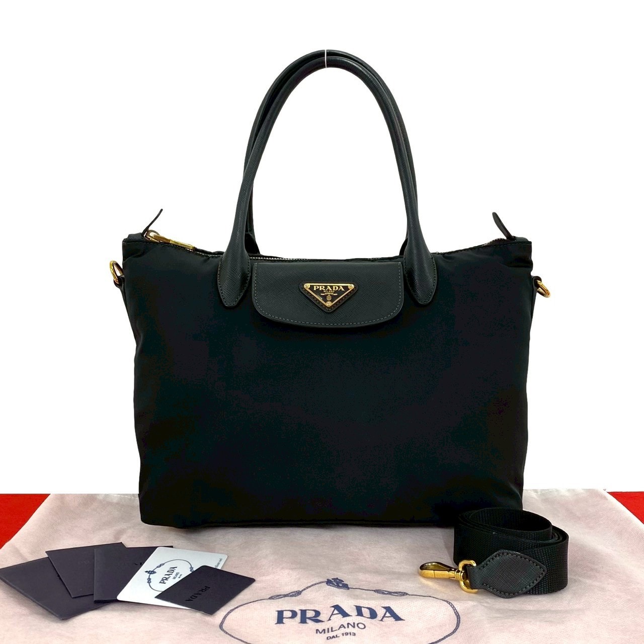 m*n様 極美品 PRADA ショルダーバッグ ビジネス A4 ナイロン 三角ロ m*n様 極美品 PRADA ショルダーバッグ ビジネス A4 ナイロン 三角ロ m
