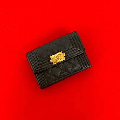 CHANEL シャネル ボーイシャネル ココマーク マットキャビアスキン 三つ折り財布 ブラック
41940