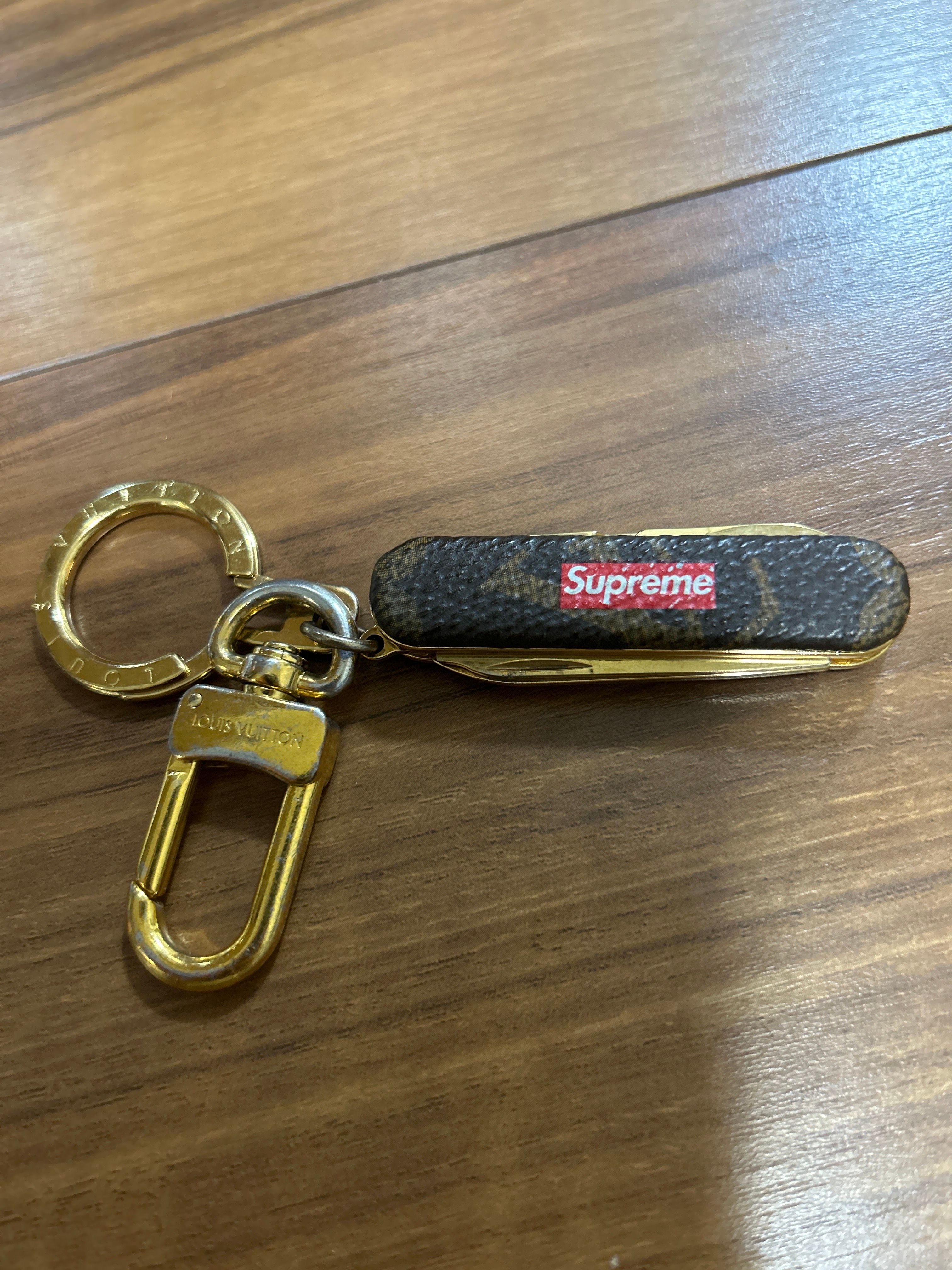 Supreme / Louis Vuitton Pocket Knife Keychain "Brown"