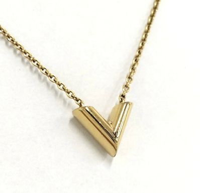Louis Vuitton Essential V Necklace "Gold"