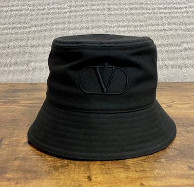 【新品】Valentino(ヴァレンティノ) Vロゴ バケットハット