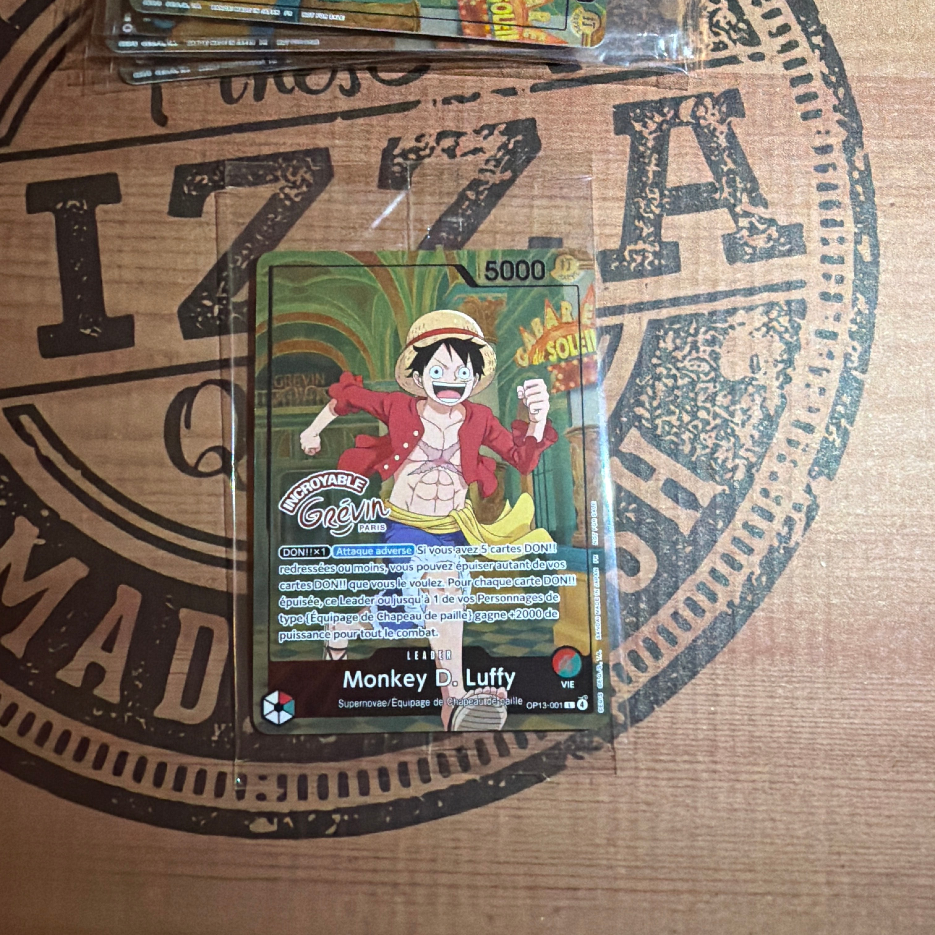 モンキー・D・ルフィ L [OP13-001]【フランス語版】(プロモーションカード「ONE PIECE × グレヴァン美術館」)
