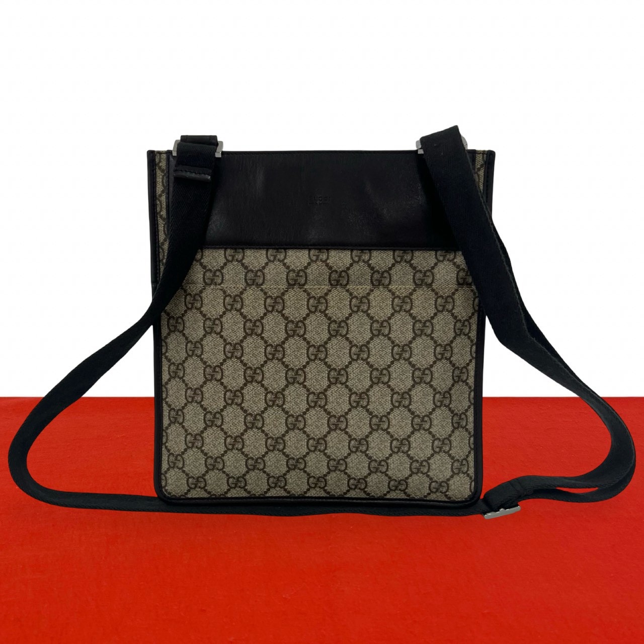 GUCCI グッチ GG 柄 レザー ポリウレタン ショルダーバッグ ブラウン
 68372