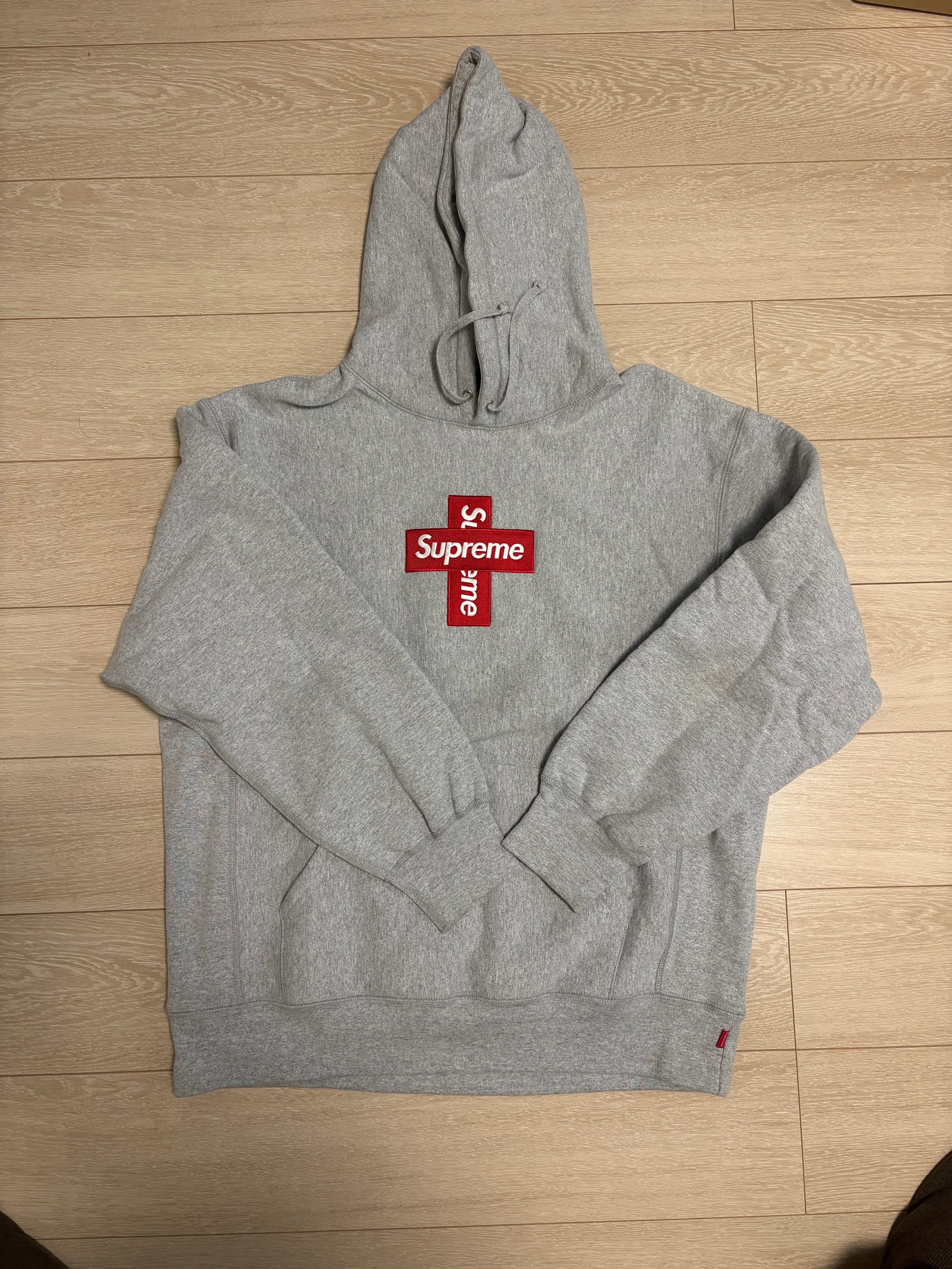 シュプリーム クロス ボックス ロゴ フーデッド スウェットシャツ "グレー"（木村拓哉着用）