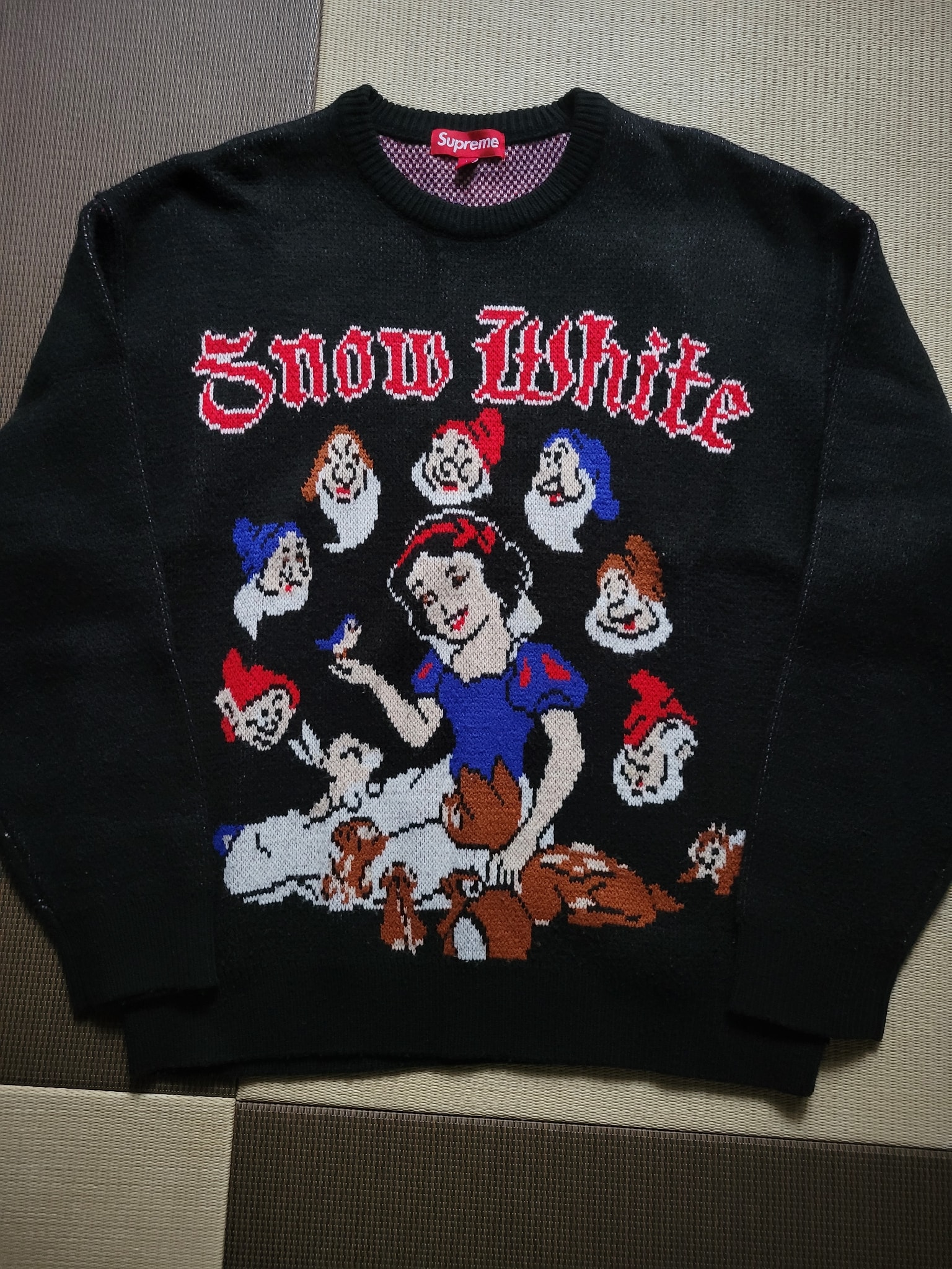 Supreme Snow White Sweater "Black"