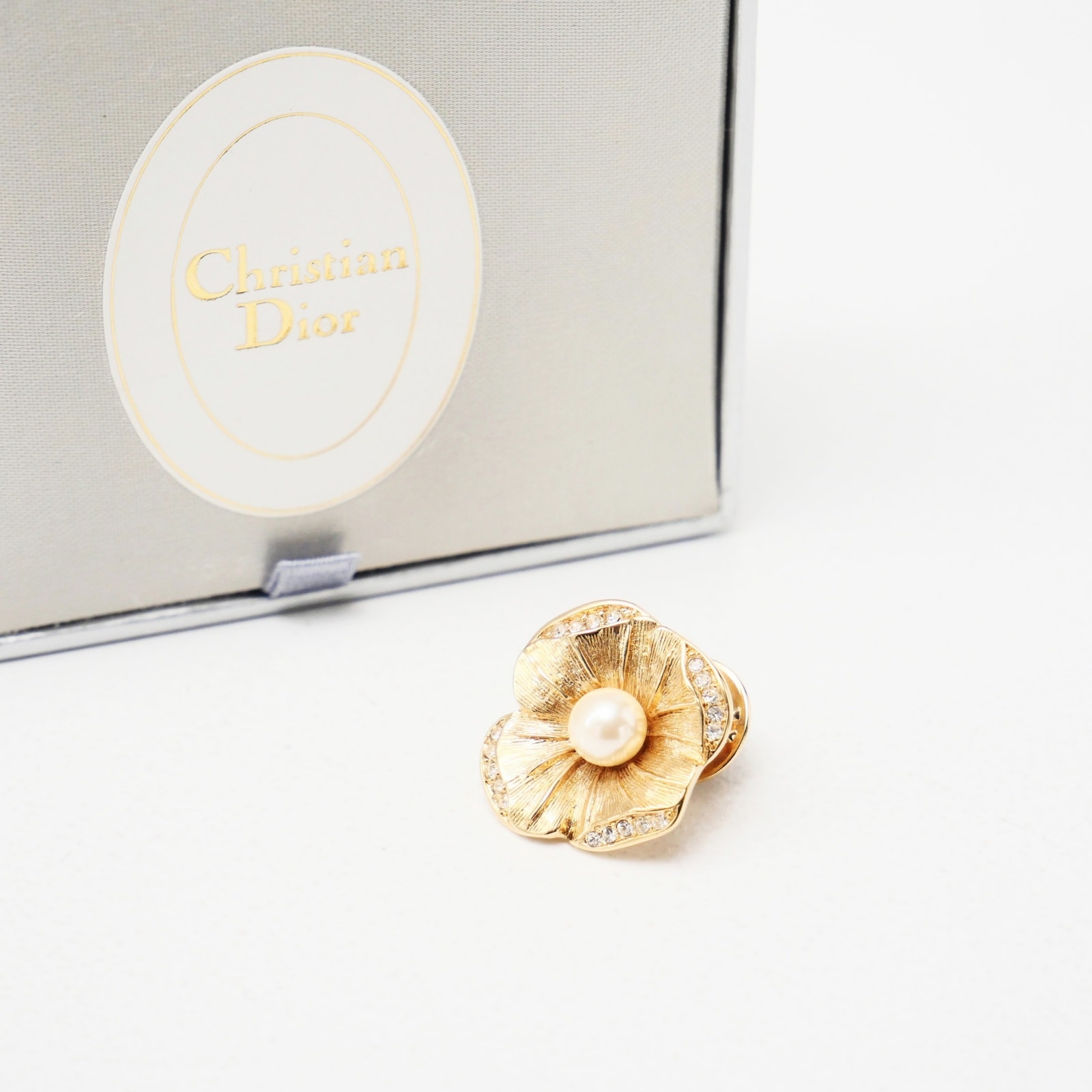 箱付き希少美品　Dior ヴィンテージ　フラワーブローチ　ゴールドラインストーン 箱付き希少美品 Dior ヴィンテージ フラワーブローチ ゴールドライン
