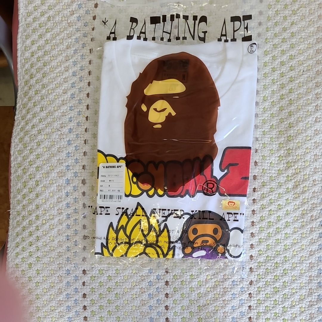 ベイシングエイプ✕ドラゴンボール 悟空vsフリーザTシャツ