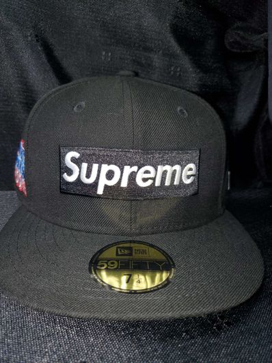 Supreme World Famous Box Logo New Era® "Black"