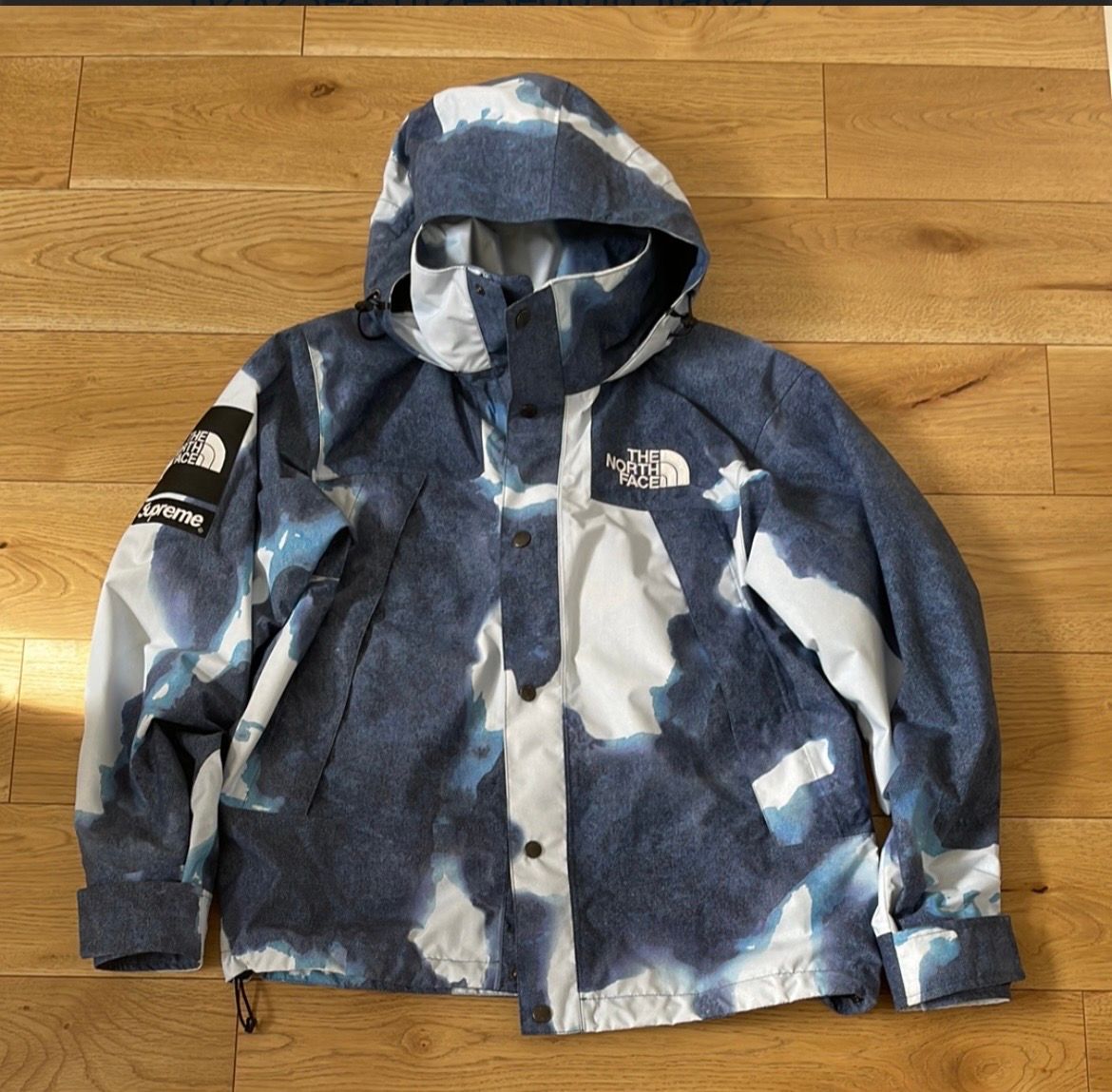 Supreme x The North Face Bleached Denim Print Mountain Jacket "Indigo"