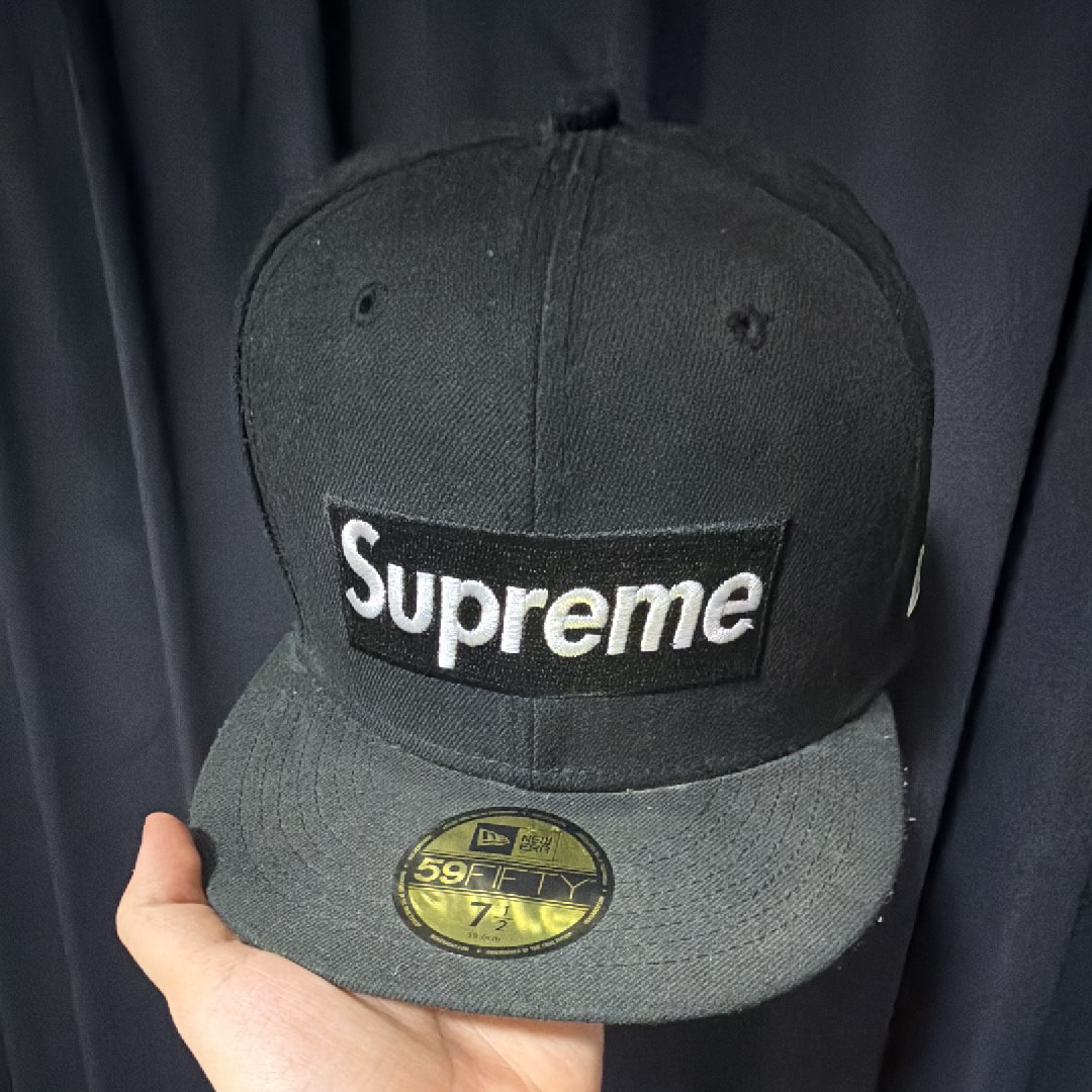 Supreme Money Box Logo New Era "Black"