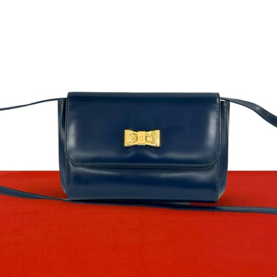 GUCCI グッチ リボンモチーフ GG ロゴ 金具 レザー ショルダーバッグ ネイビー
48935