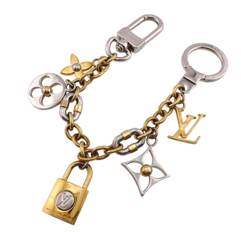 C (やや傷や汚れあり)】ルイヴィトン LOUIS VUITTON チャーム LVロゴ