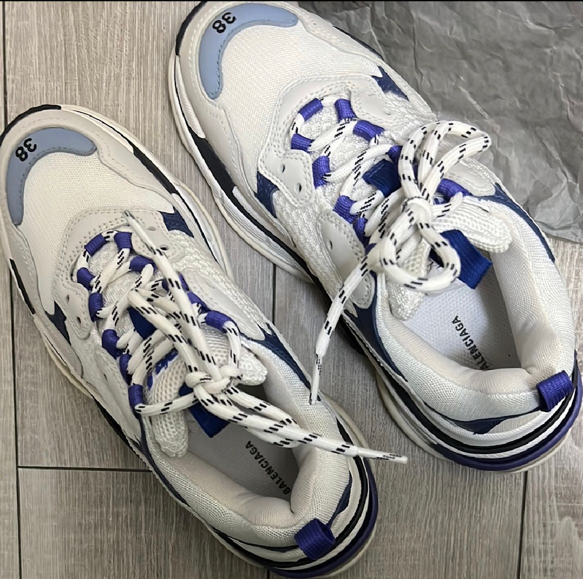 バレンシアガ triple S ホワイト