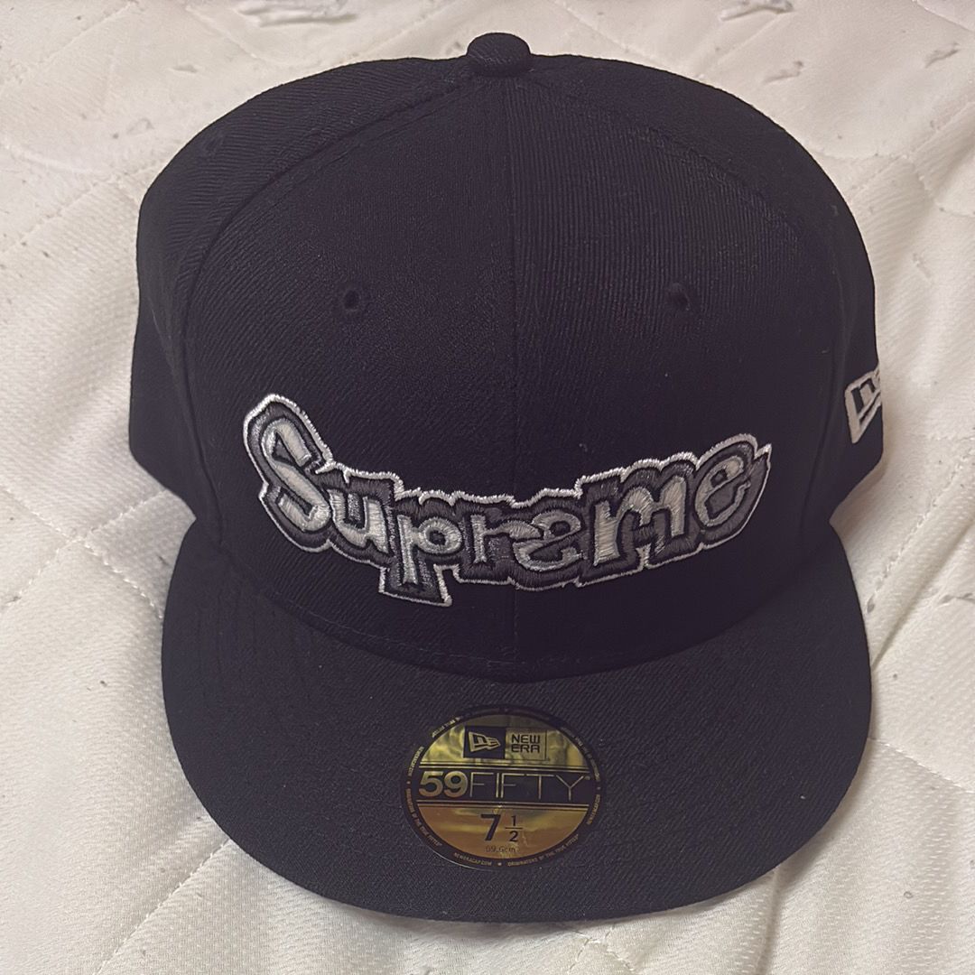 Supreme Gonz Logo New Era® "Black"