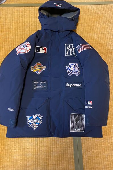 Supreme / New York Yankees GORE TEX 700-Fill Down Jacket "Navy"