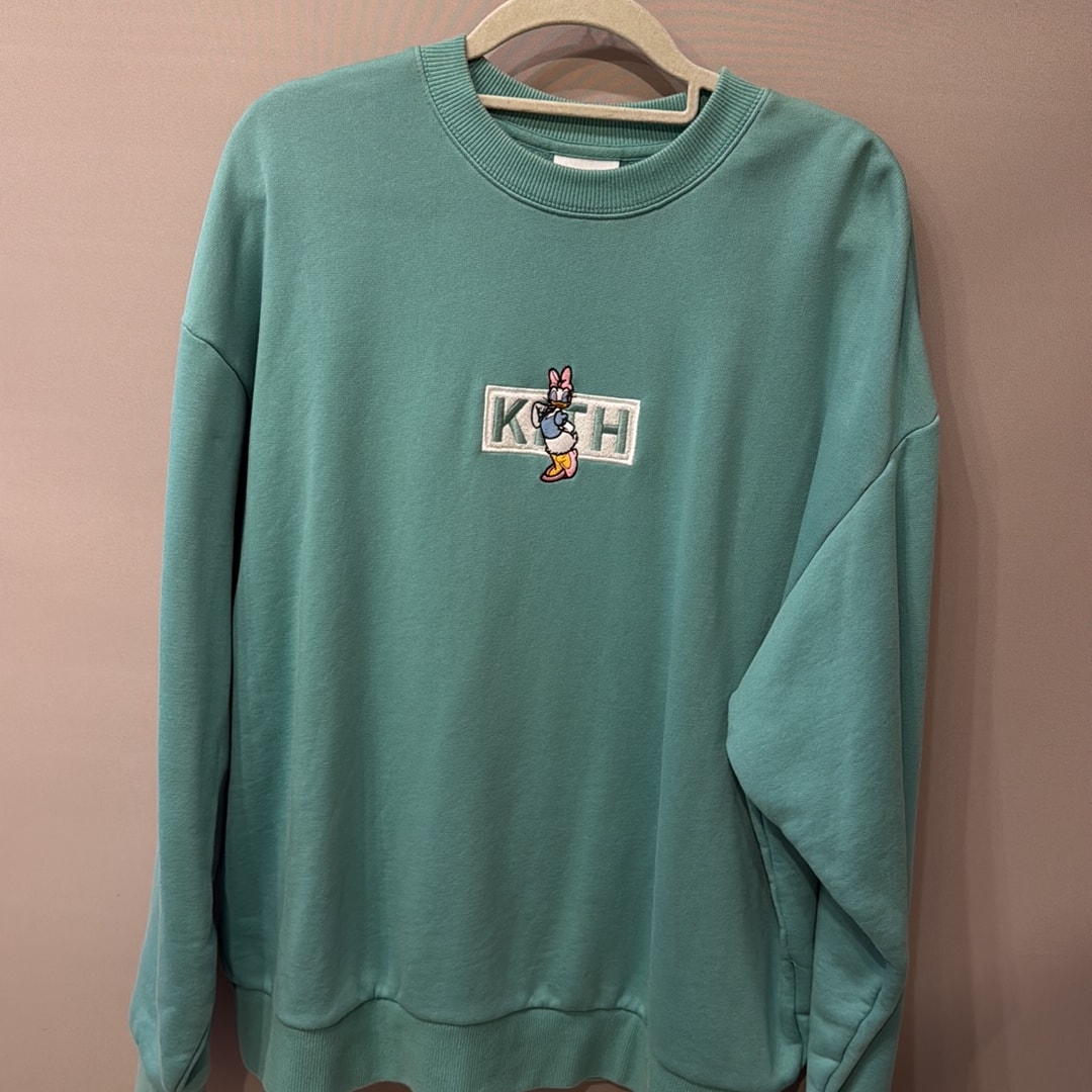 Kith x Disney Mickey & Friends Cyber Monday Daisy Duck Classic Logo Crewneck "Mykonos"