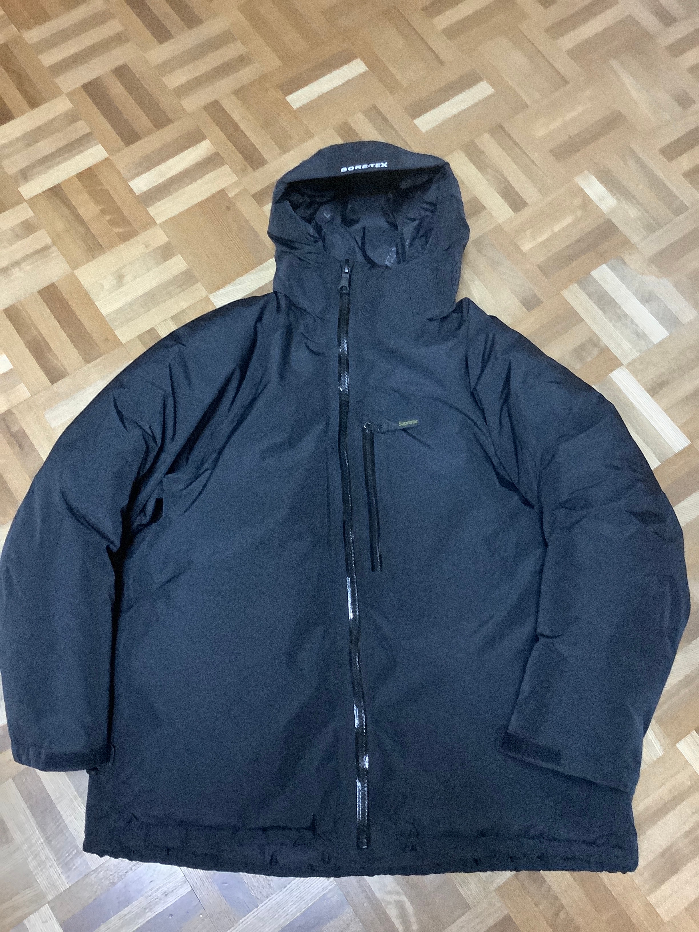 Supreme Gore-Tex 700-Fill Down Parka "Black"