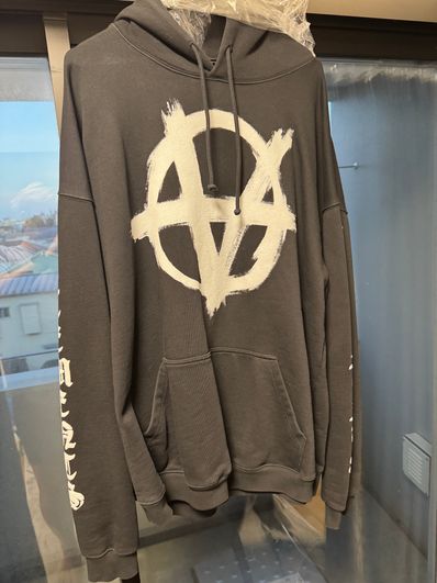 VETEMENTSアナーキーパーカー