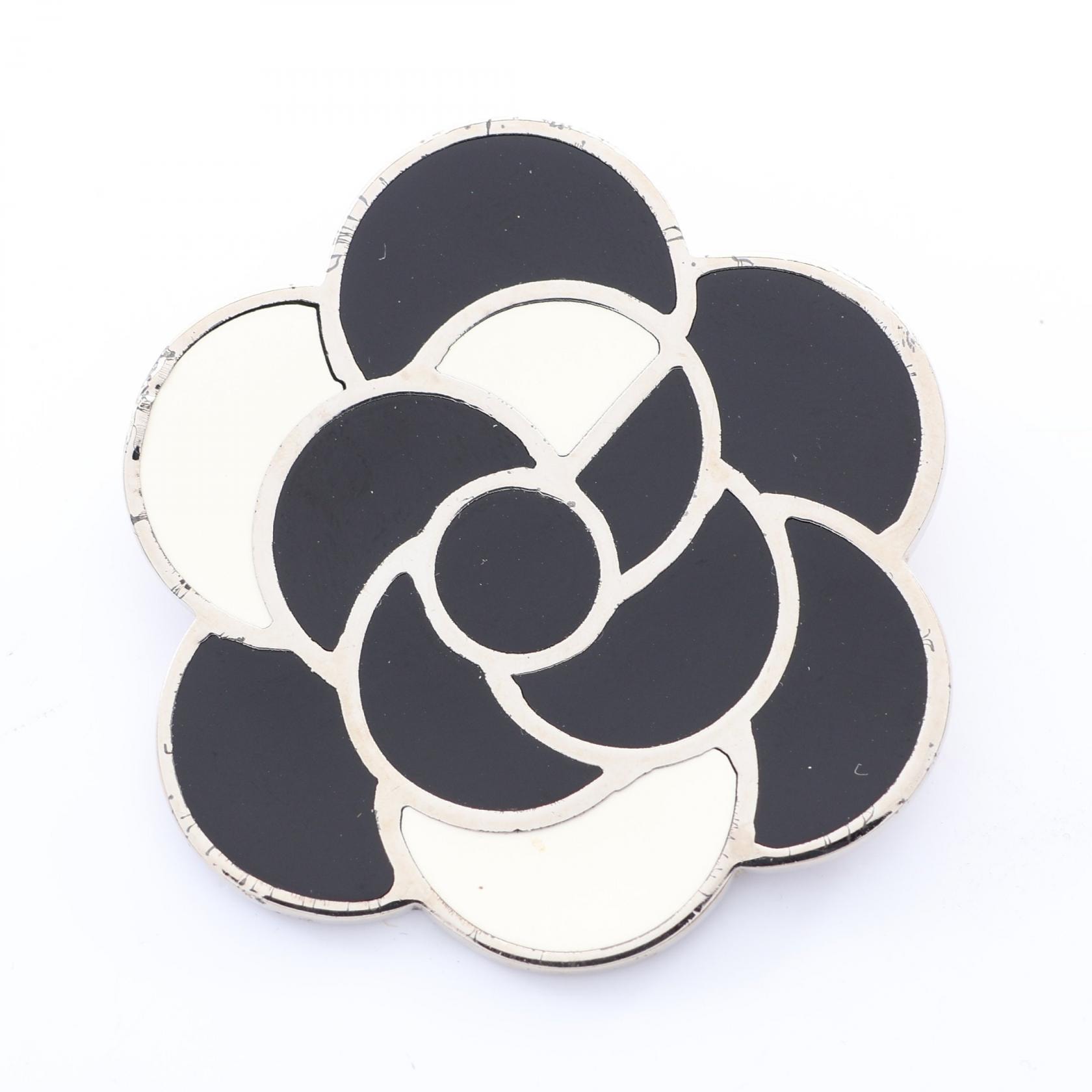 シャネル CHANEL カメリア ブローチ アクセサリー メタル レディース シルバー系 / ブラック系 / ホワイト系 【中古】