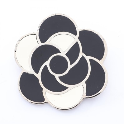 シャネル CHANEL カメリア ブローチ アクセサリー メタル レディース シルバー系 / ブラック系 / ホワイト系 【中古】