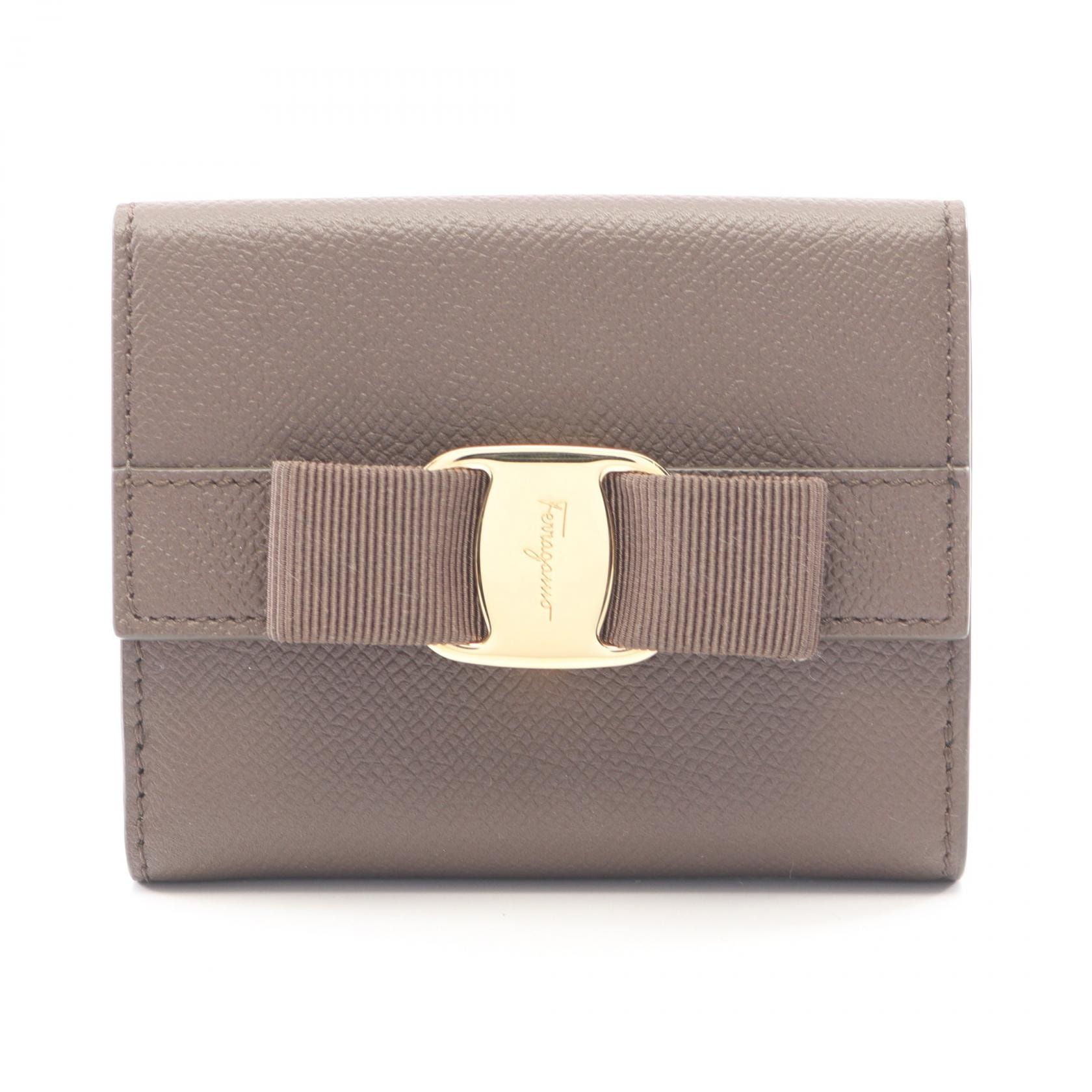 サルヴァトーレフェラガモ Salvatore Ferragamo ヴァラリボン 二つ折り財布 財布 レザー レディース ベージュ系 【中古】