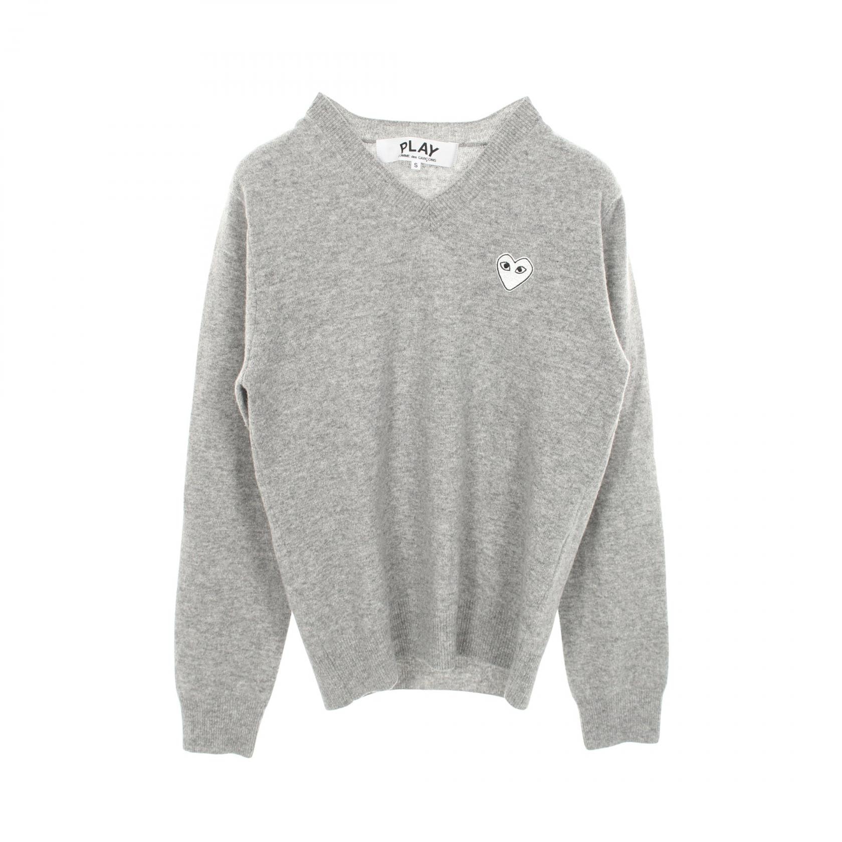 プレイコムデギャルソン PLAY COMME des GARCONS ハートパッチ Vネック ニット 衣料品 トップス ウール メンズ グレー系 【中古】