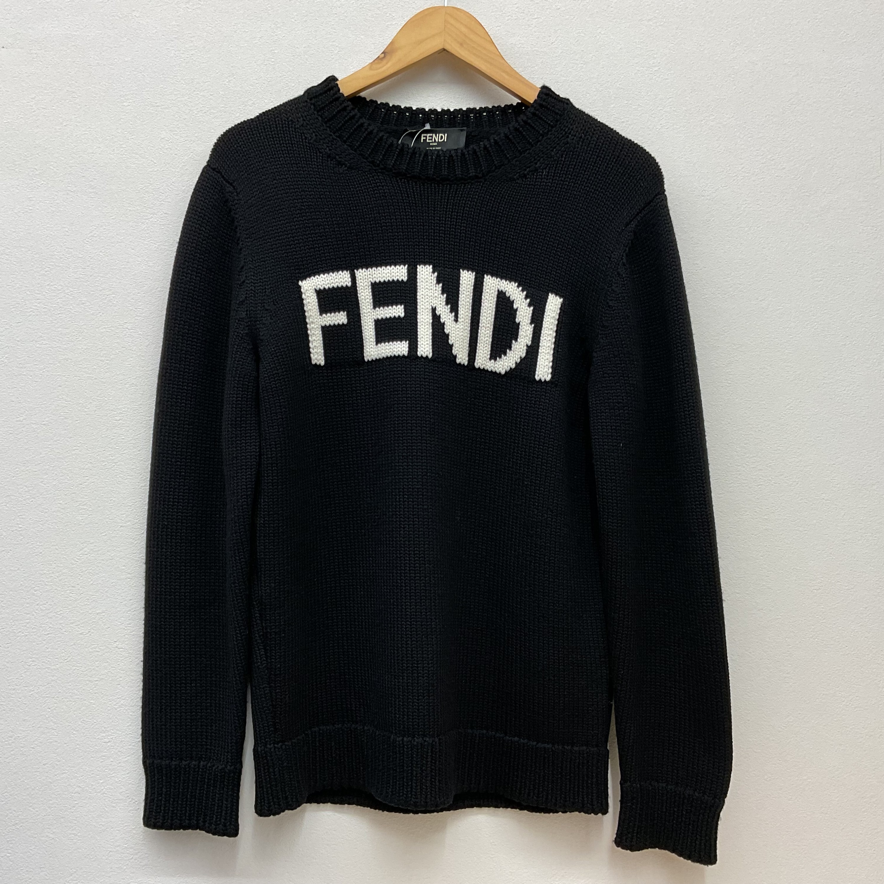 FENDI【フェンディ】 ブラック フロント ロゴ ニット 48