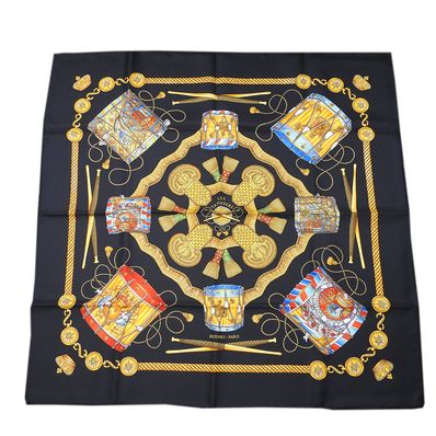 【中古】 エルメス スカーフ カレ90 シルク ブラック ブラック ゴールド LES TAMBOURS タンブールの太鼓 レディース 女性 HERMES