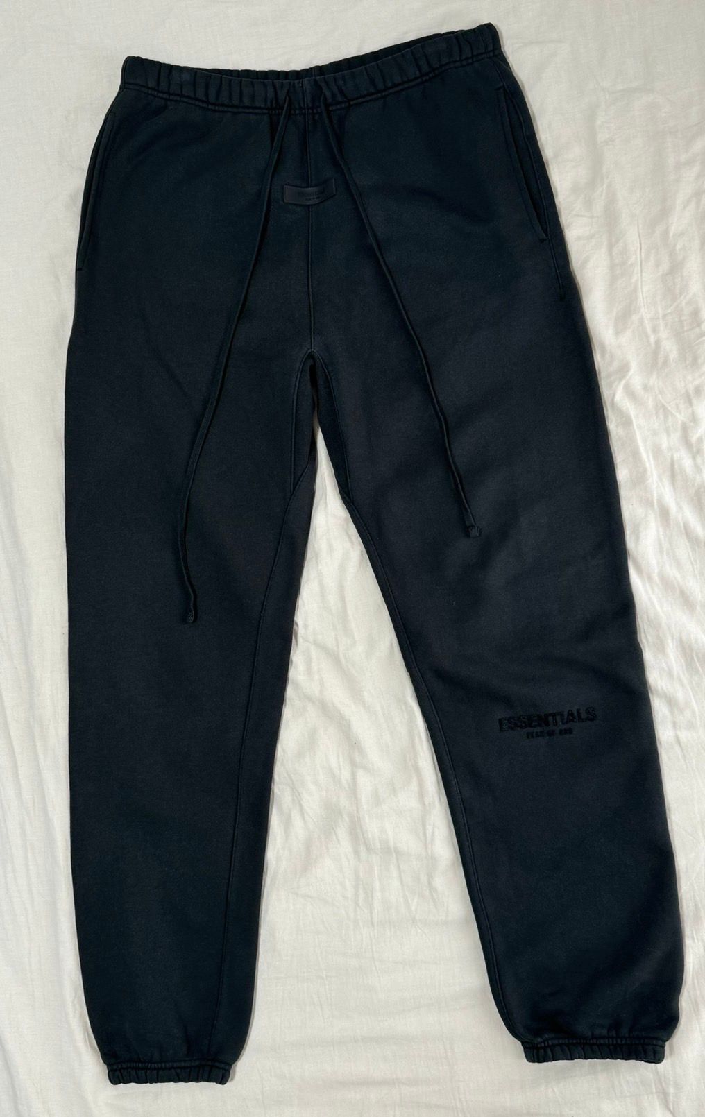 FEAR OF GOD ESSENTIALS BLACK ESS LOGO SWEAT "Stretch Limo"