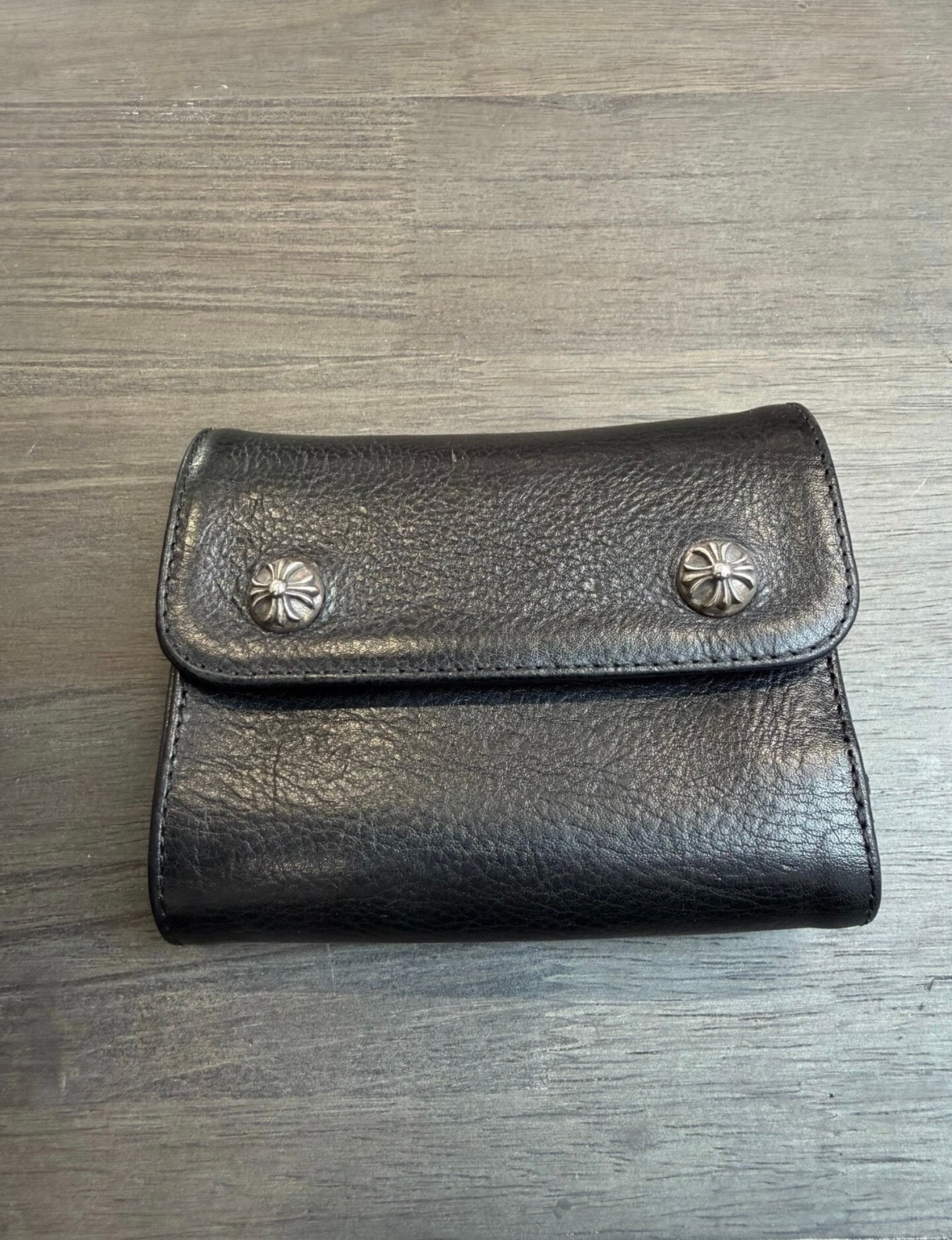 クロムハーツ ウェーブミニ クロスボールボタン レザーウォレット "ブラック/シルバー"