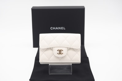 美品 CHANEL シャネル キャビアスキン マトラッセ クラシック コンパクトウォレット AP0230 三つ折り財布 ホワイト グレインカーフレザー レディース