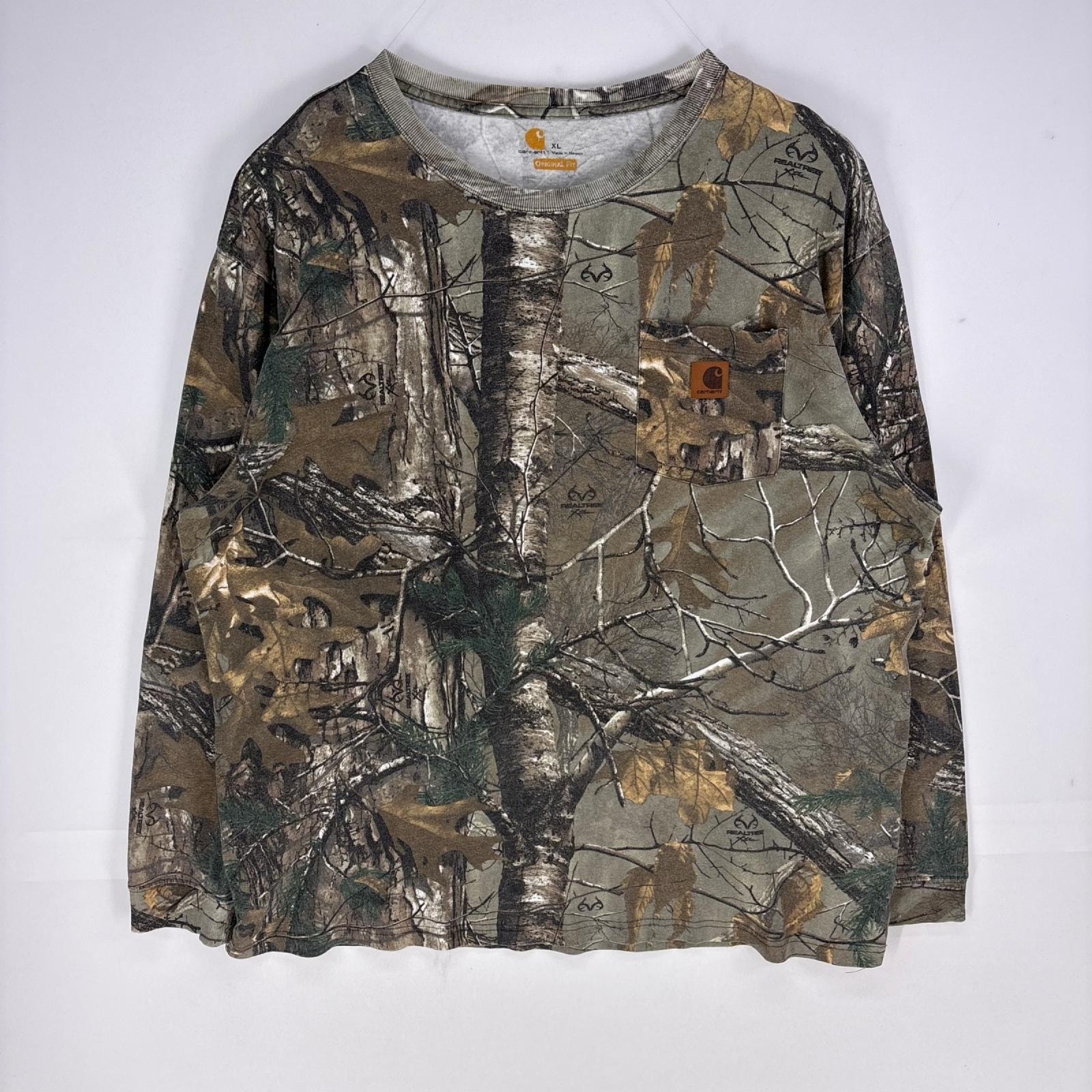 古着 カーハート Carhartt 長袖Tシャツ 胸ポケット リアルツリー 革パッチロゴ ロンT XL ブラウン系 カモフラージュ(迷彩) メンズ