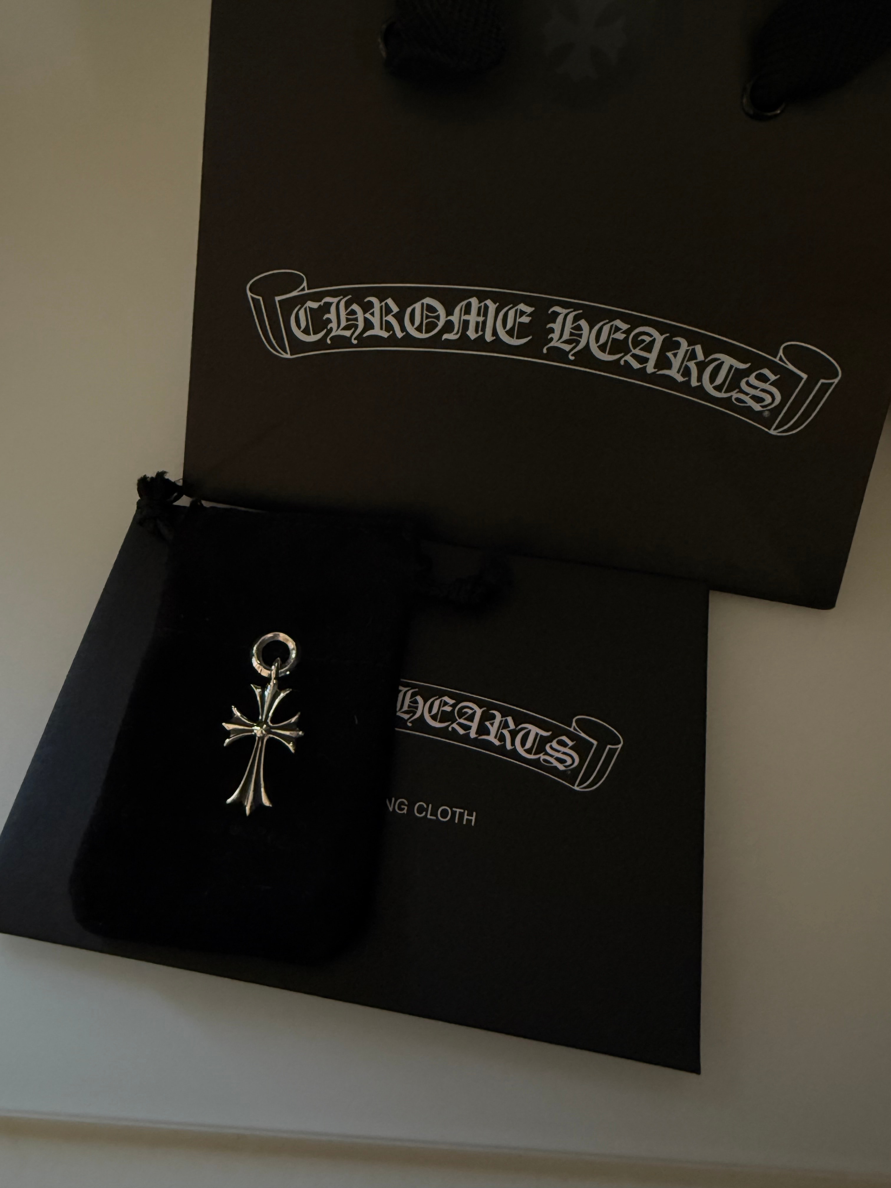 クロムハーツ タイニー CH クロス チャーム "シルバー"