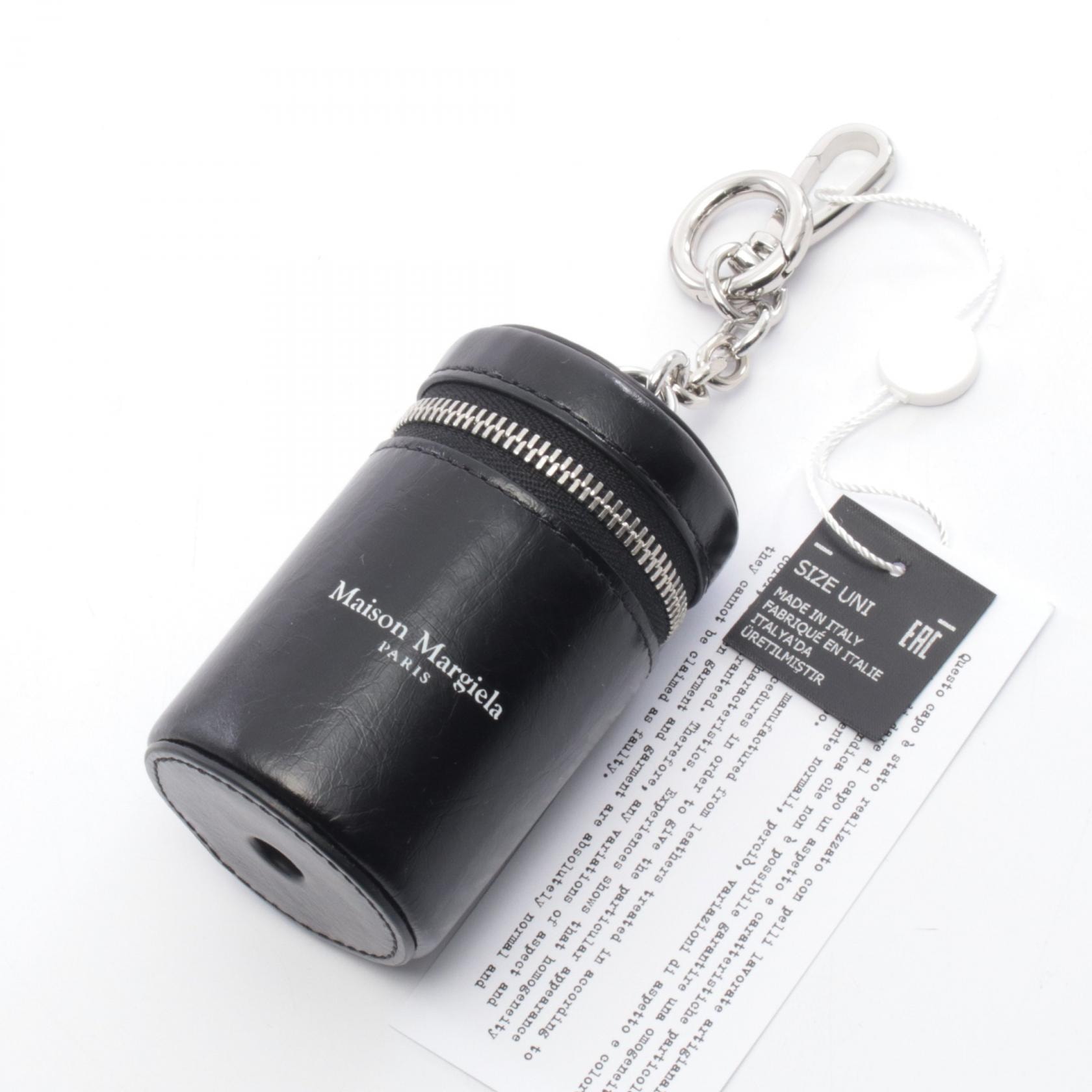 メゾン マルジェラ Maison Margiela DOG WASTE BAG DISPENSER 犬用ゴミ袋ディスペンサー チャーム アクセサリー レザー メンズ レディース ブラック系 SA1VL0048P88318013 【新品】